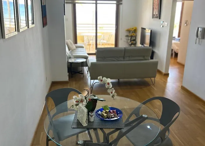 Ithaki Phinikoudes No. 201 * Λάρνακα