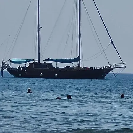 Ithaki Phinikoudes No. 201 アパート ラルナカ