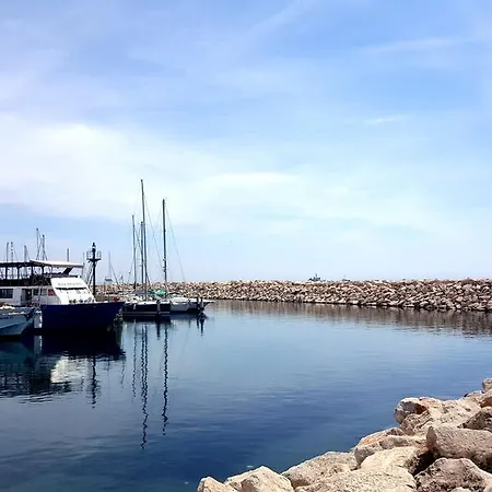 Ithaki Phinikoudes No. 201 アパート ラルナカ