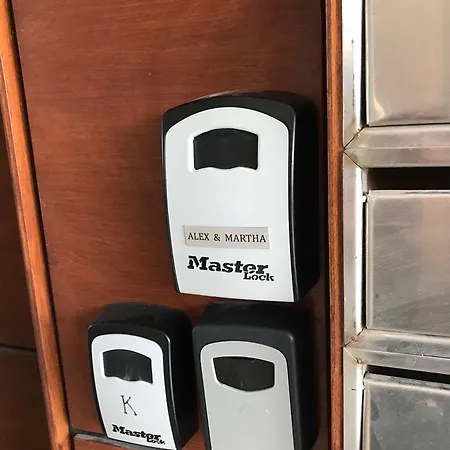 Ithaki Phinikoudes No. 201 *