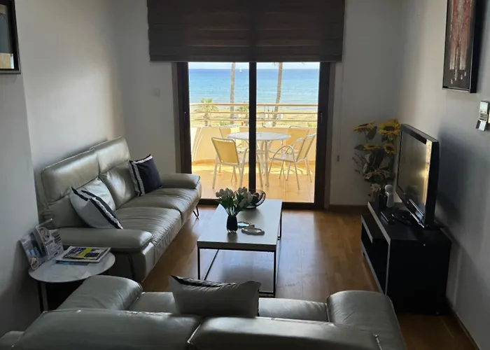 Appartement Ithaki Phinikoudes No. 201 *