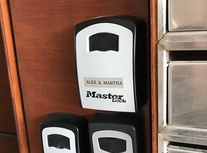 Ithaki Phinikoudes No. 201 *