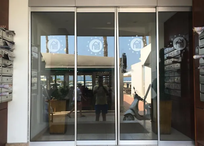 Appartement Ithaki Phinikoudes No. 201 *